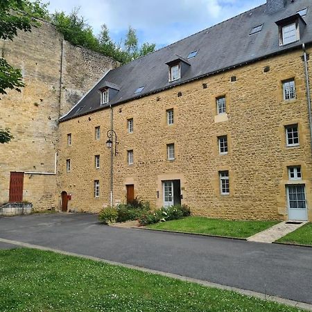 Aux Remparts Du Chateau Sedan Exterior foto